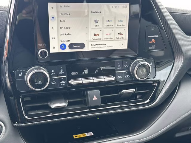 2024 Magnetic Gray Metallic Toyota Highlander Others FWD SUV