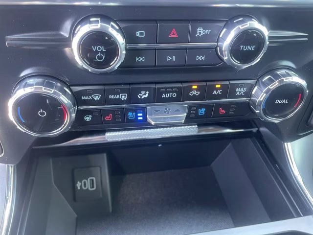 2026 Iconic Silver Metallic Ford F-150 LARIAT 4X4 Truck