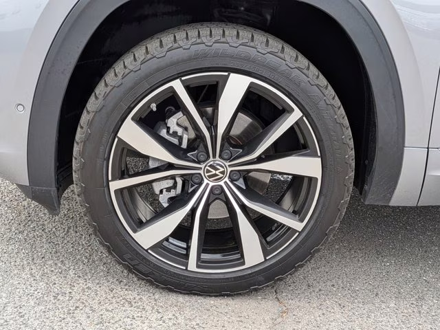 2024 Platinum Gray Metallic Volkswagen Atlas 2.0T SEL Premium R-Line AWD SUV
