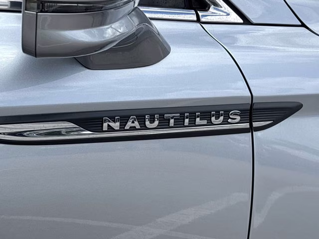2022 Radiance Metallic Lincoln Nautilus Standard FWD SUV