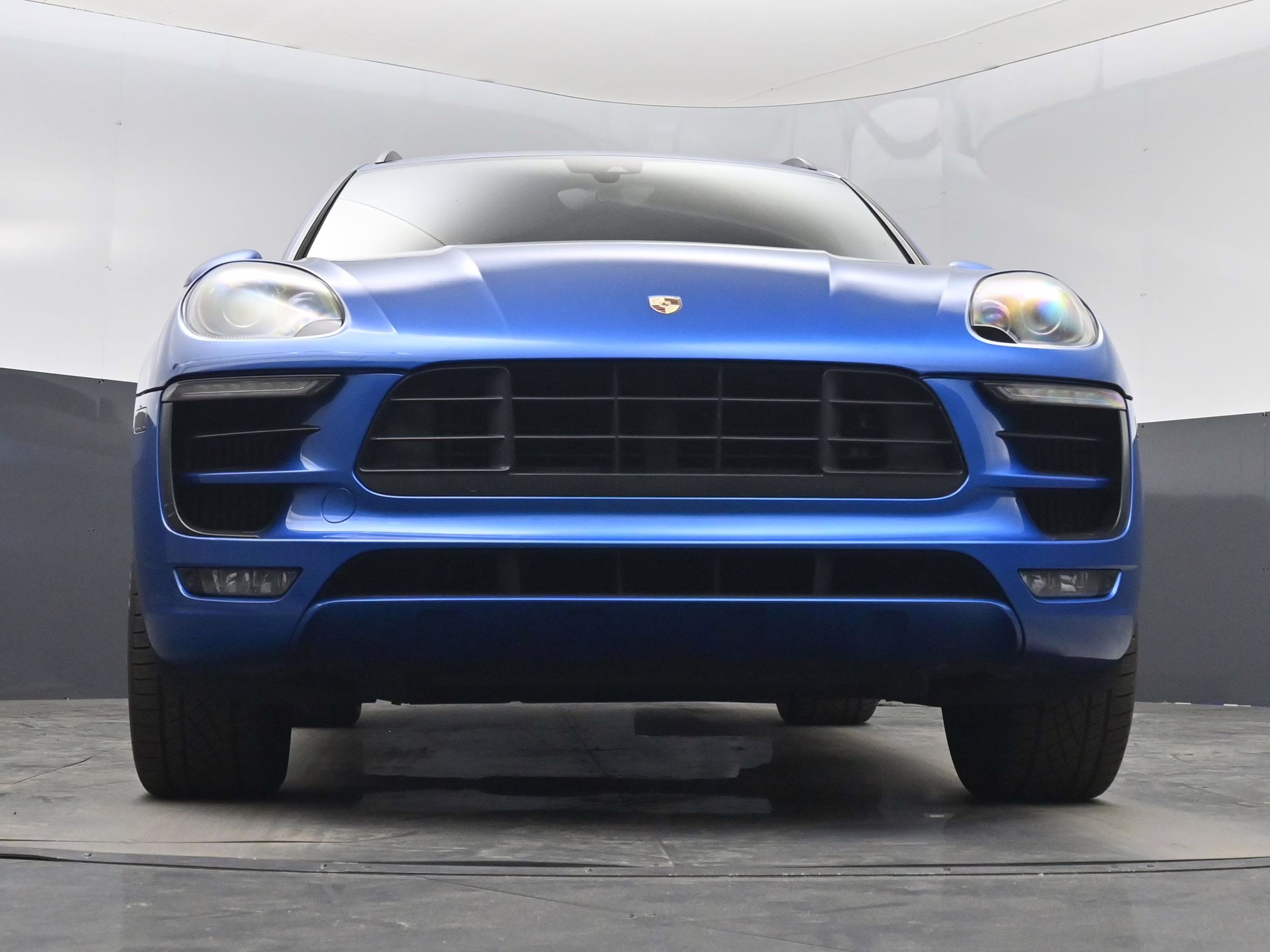 2018 Sapphire Blue Metallic Porsche Macan GTS AWD SUV