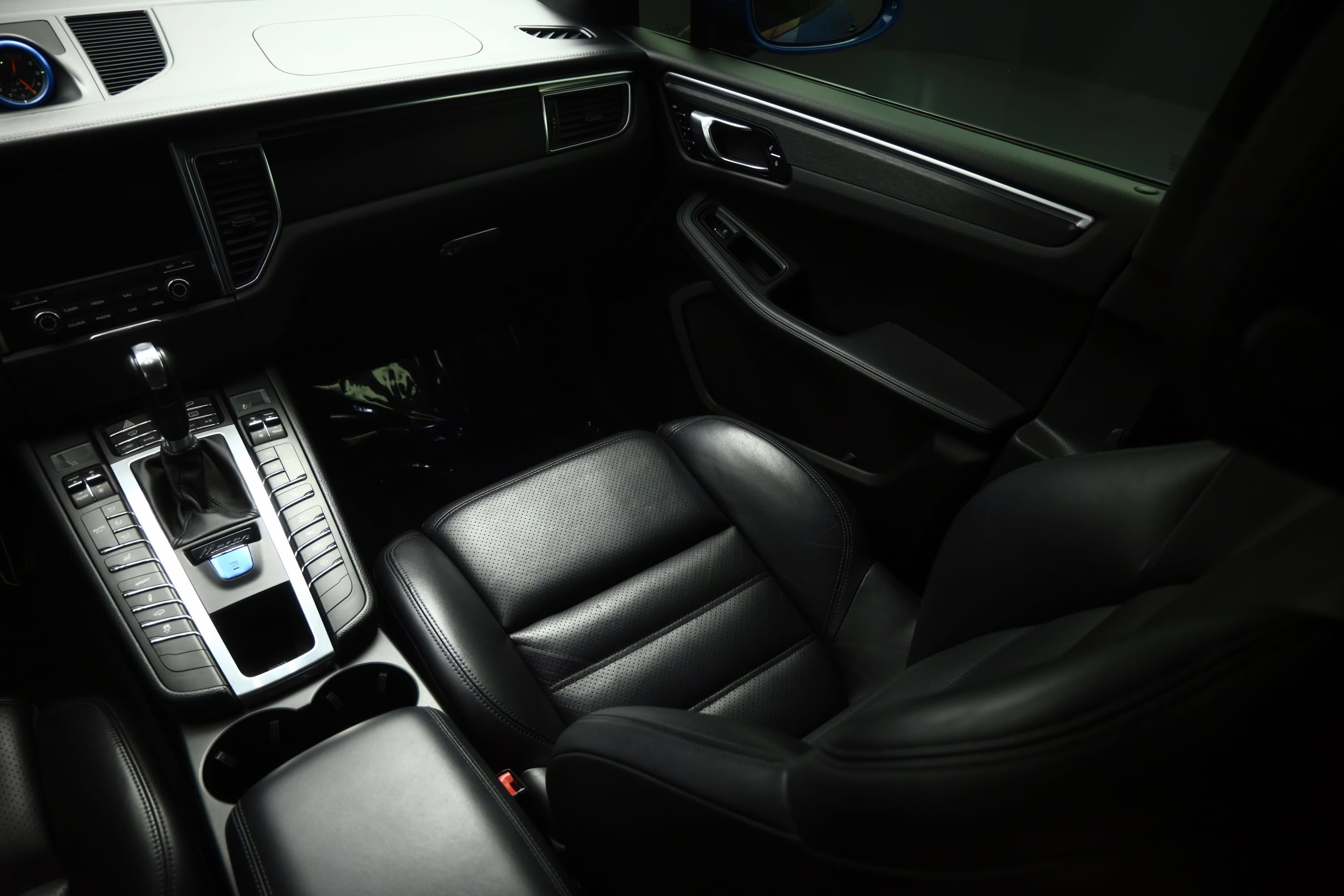 2018 Sapphire Blue Metallic Porsche Macan GTS AWD SUV