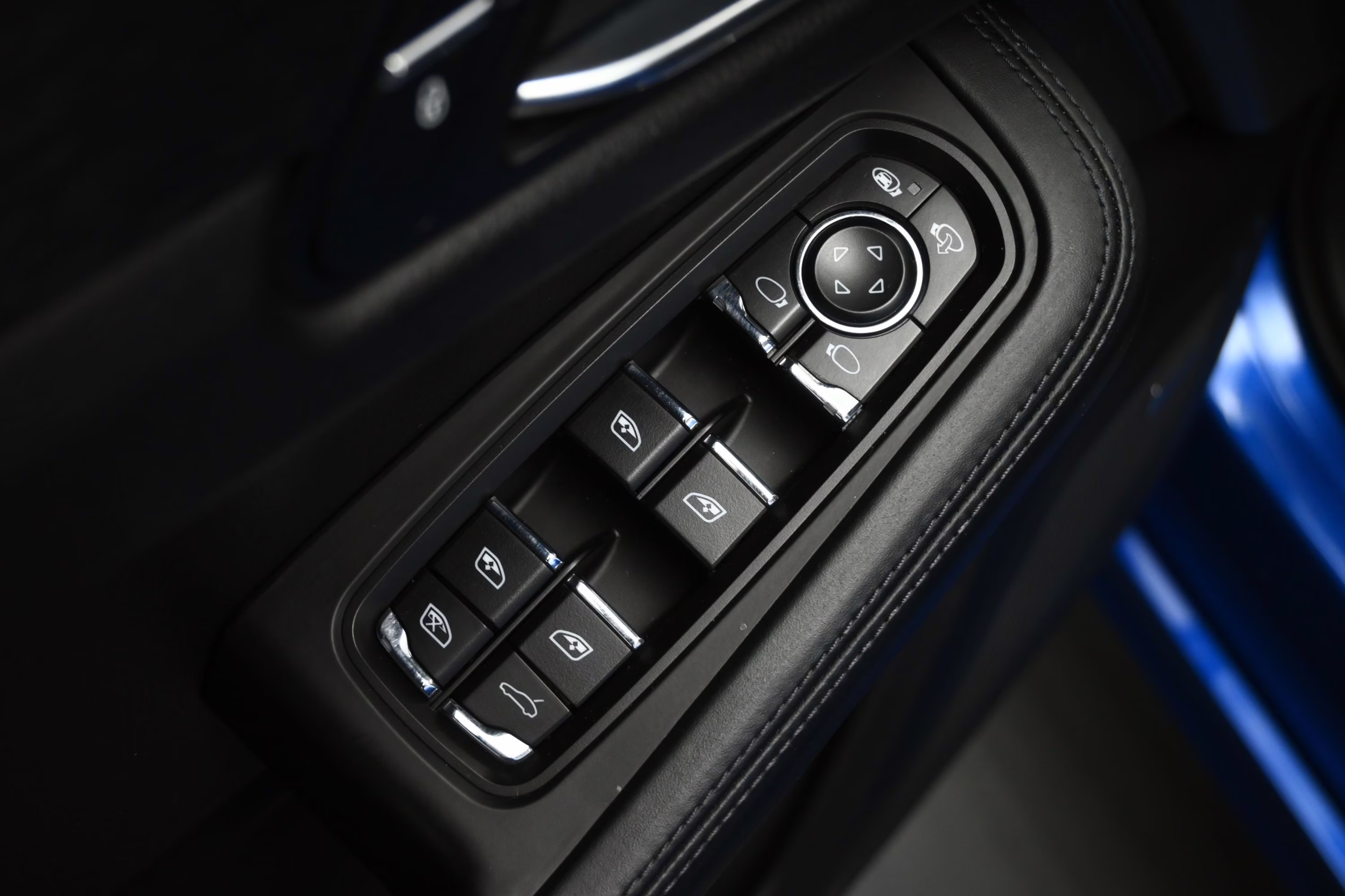 2018 Sapphire Blue Metallic Porsche Macan GTS AWD SUV