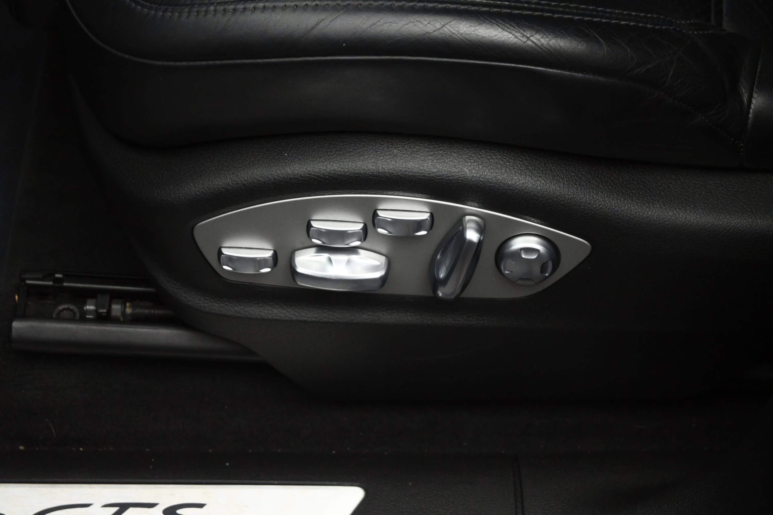 2018 Sapphire Blue Metallic Porsche Macan GTS AWD SUV