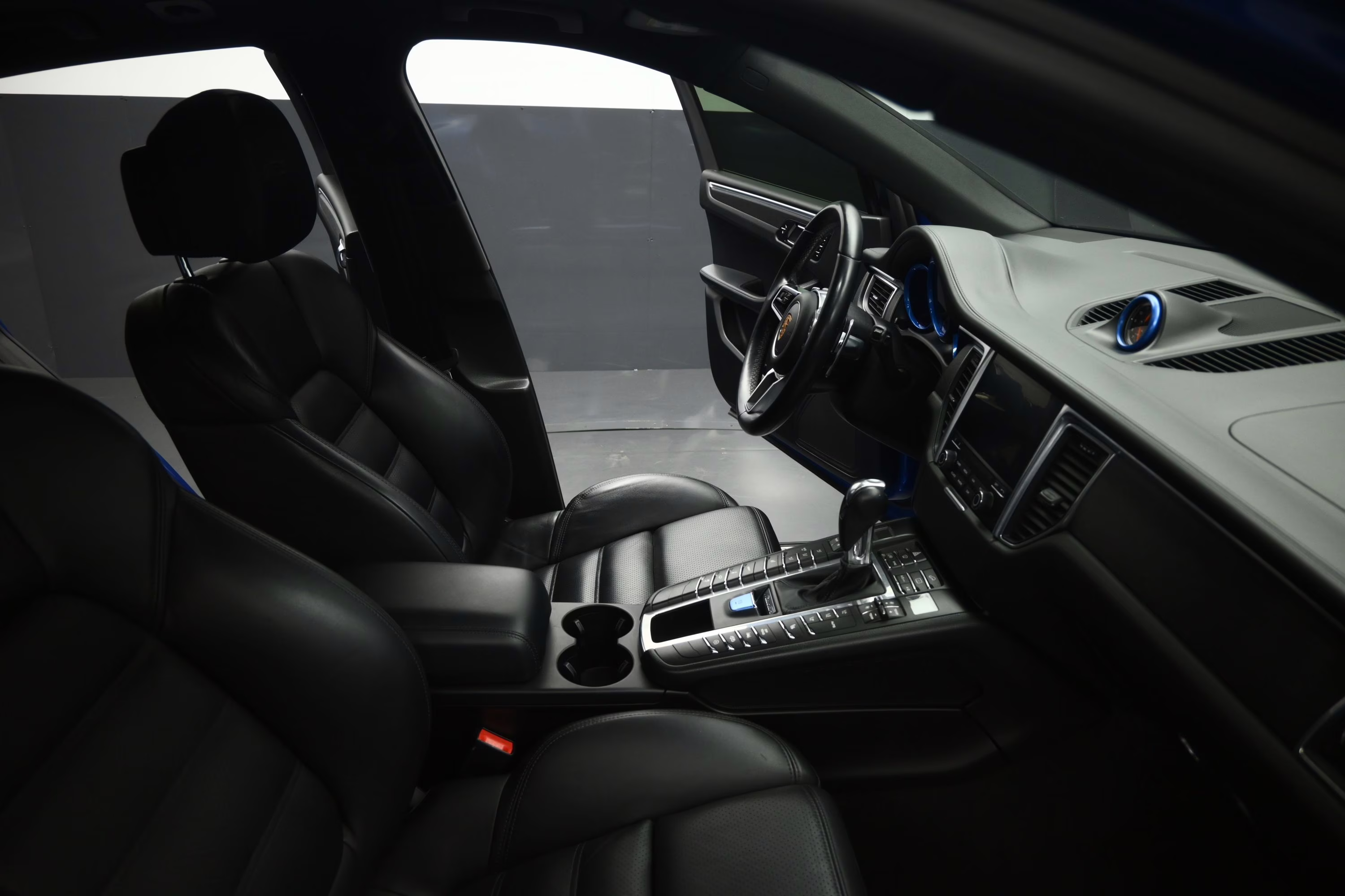 2018 Sapphire Blue Metallic Porsche Macan GTS AWD SUV