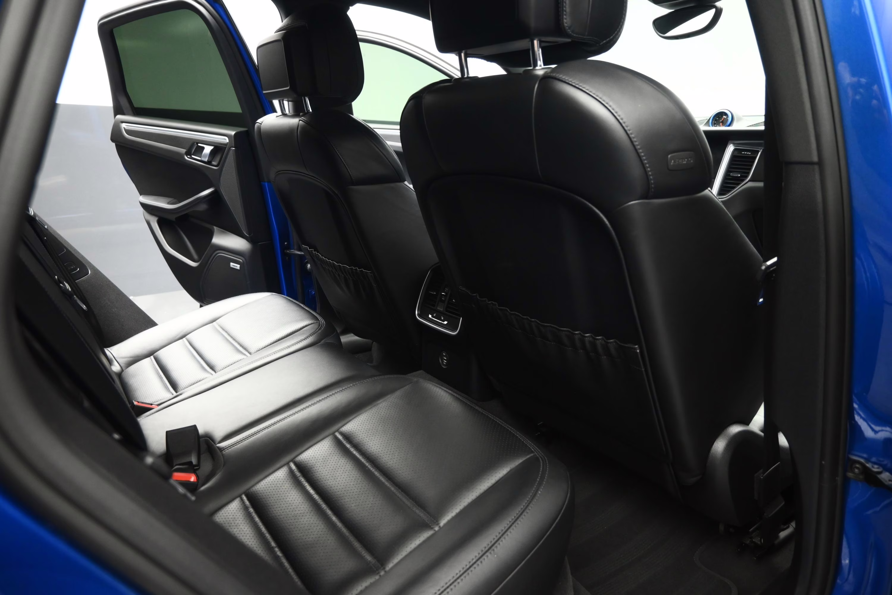 2018 Sapphire Blue Metallic Porsche Macan GTS AWD SUV