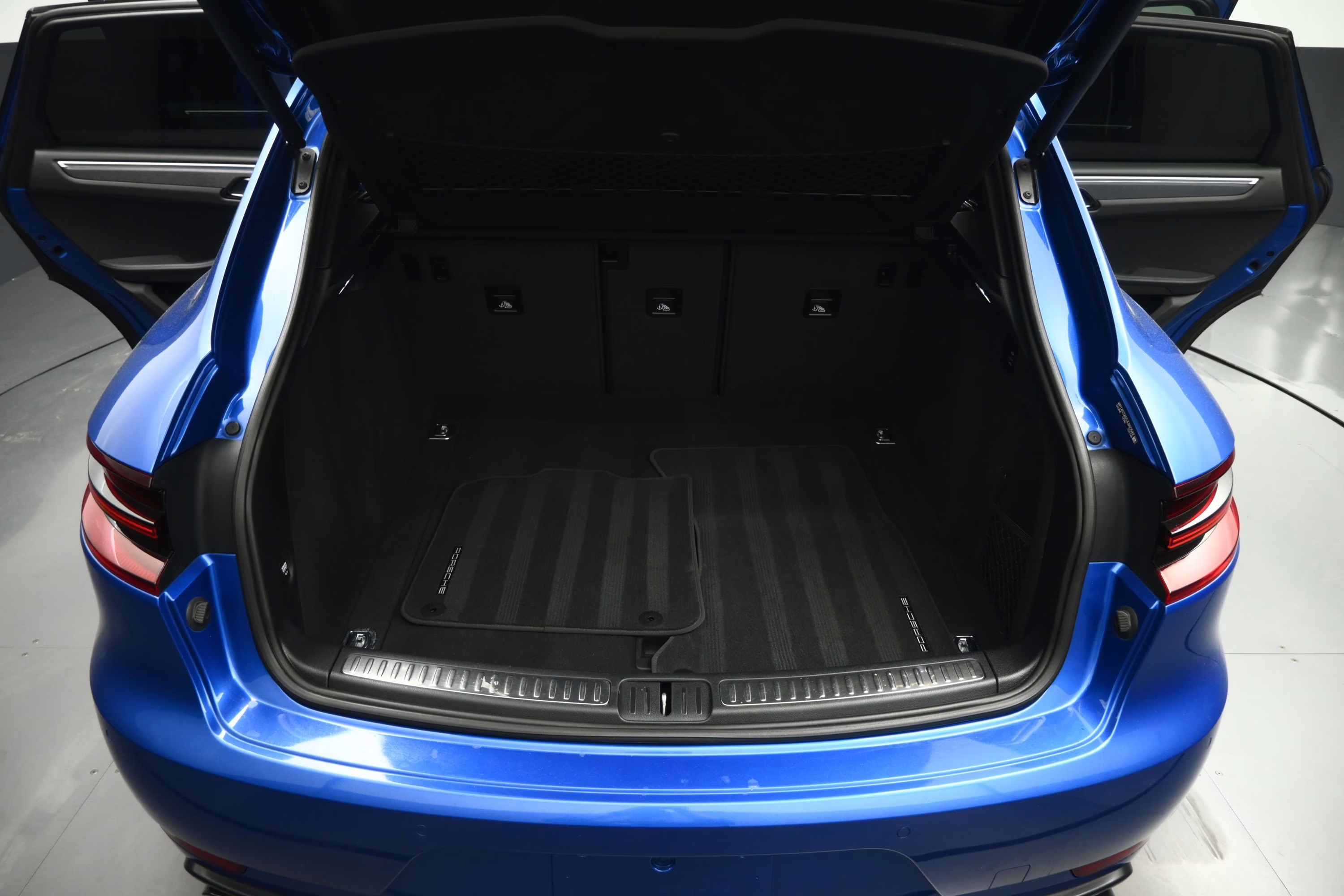 2018 Sapphire Blue Metallic Porsche Macan GTS AWD SUV