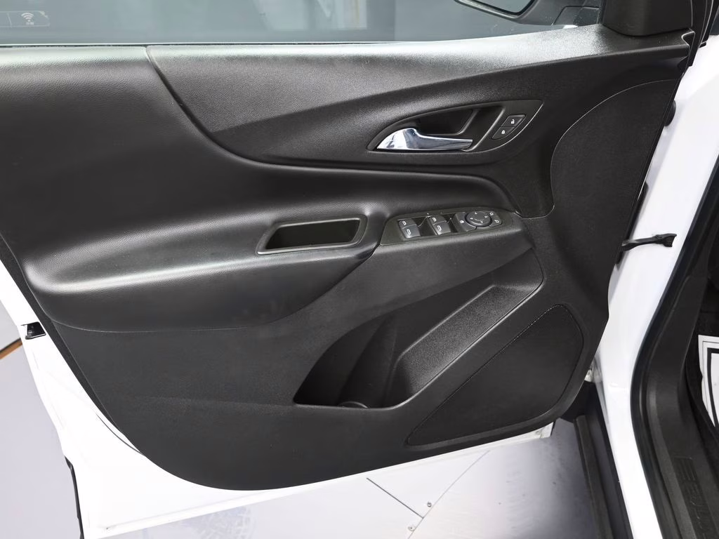 2022 Summit White Chevrolet Equinox LT FWD SUV