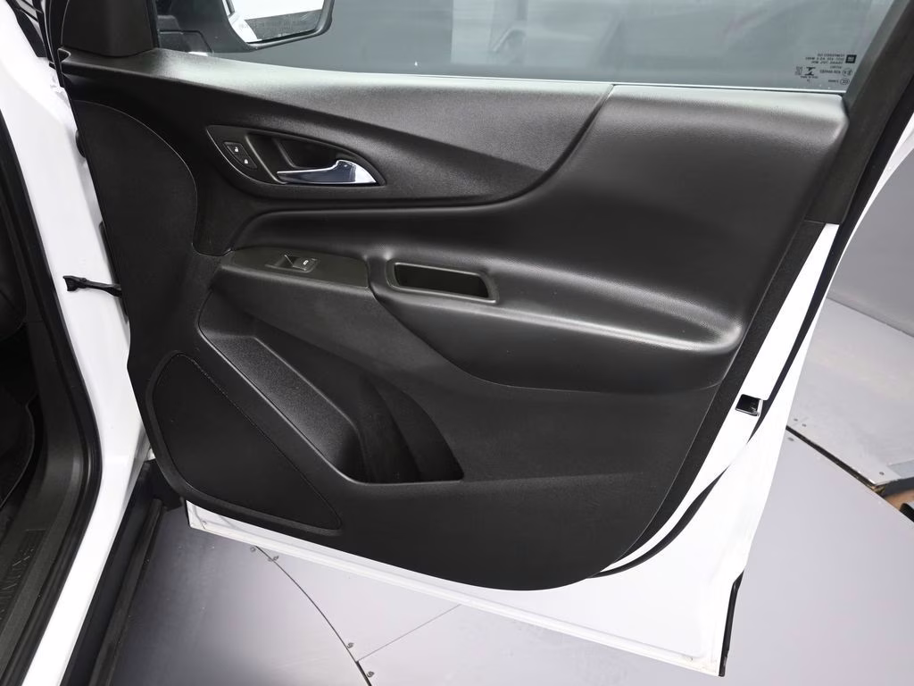 2022 Summit White Chevrolet Equinox LT FWD SUV