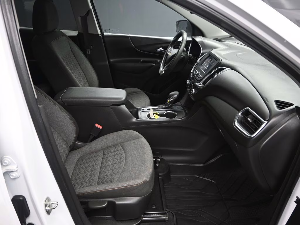 2022 Summit White Chevrolet Equinox LT FWD SUV