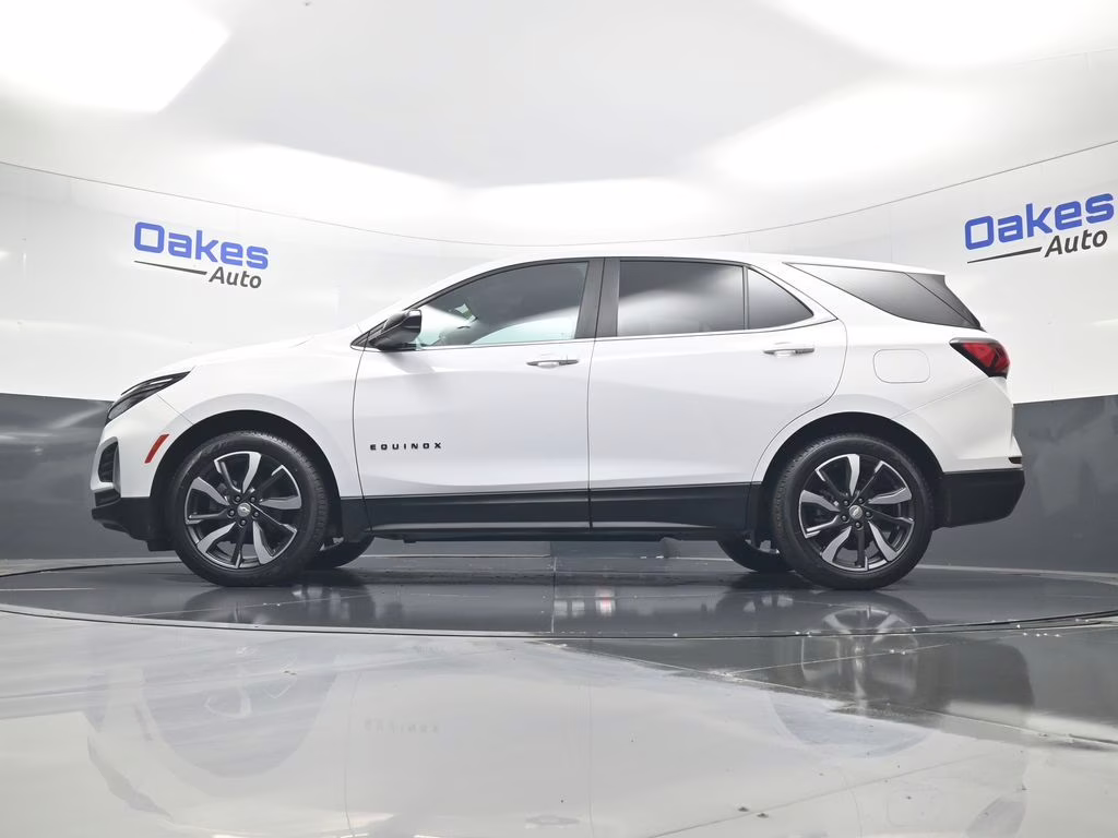2022 Summit White Chevrolet Equinox LT FWD SUV