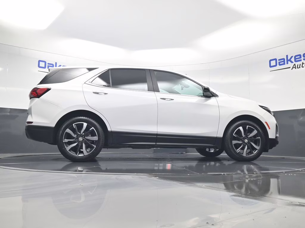 2022 Summit White Chevrolet Equinox LT FWD SUV