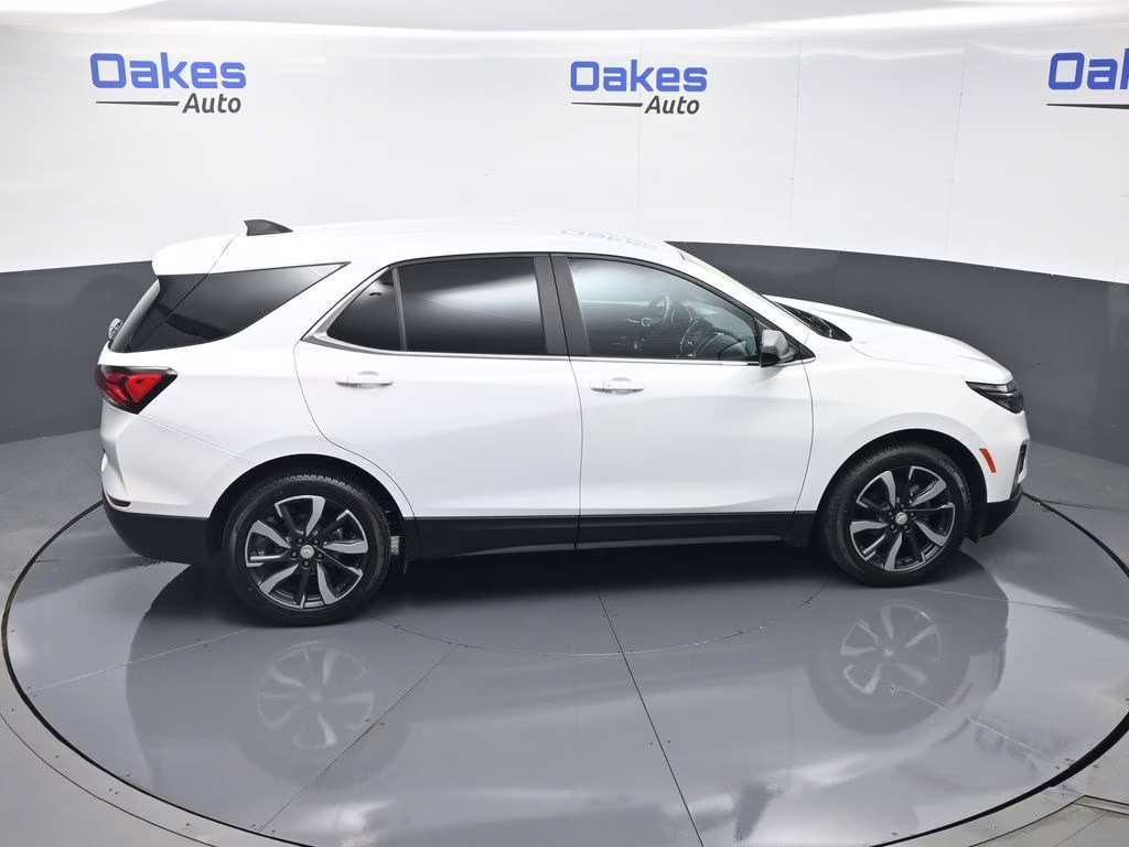 2022 Summit White Chevrolet Equinox LT FWD SUV
