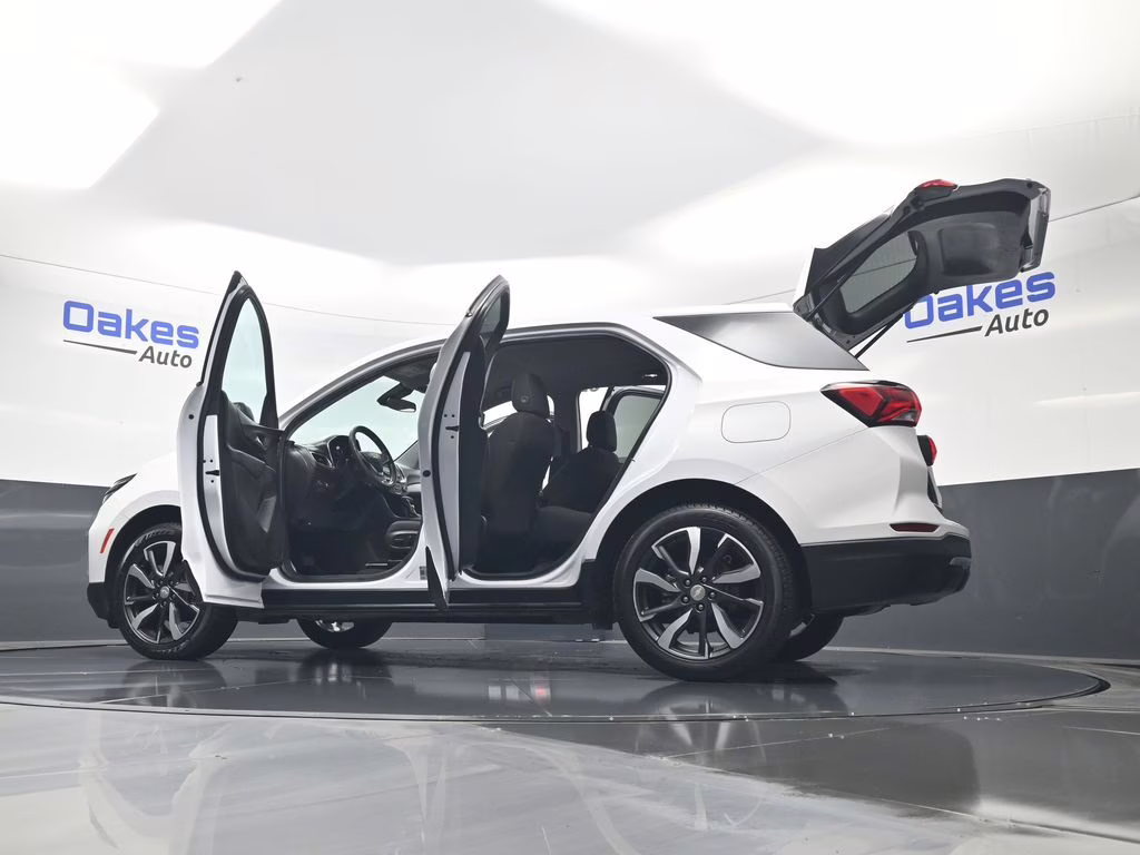 2022 Summit White Chevrolet Equinox LT FWD SUV