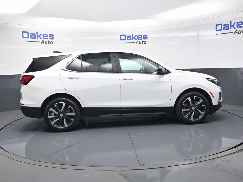 2022 Summit White Chevrolet Equinox LT FWD SUV