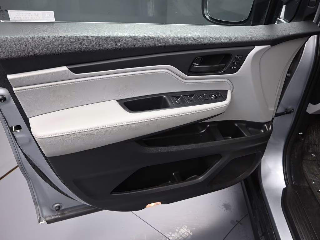 2021 Lunar Silver Metallic Honda Odyssey EX-L FWD Van