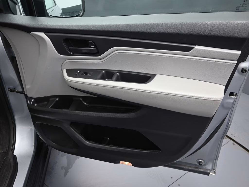 2021 Lunar Silver Metallic Honda Odyssey EX-L FWD Van