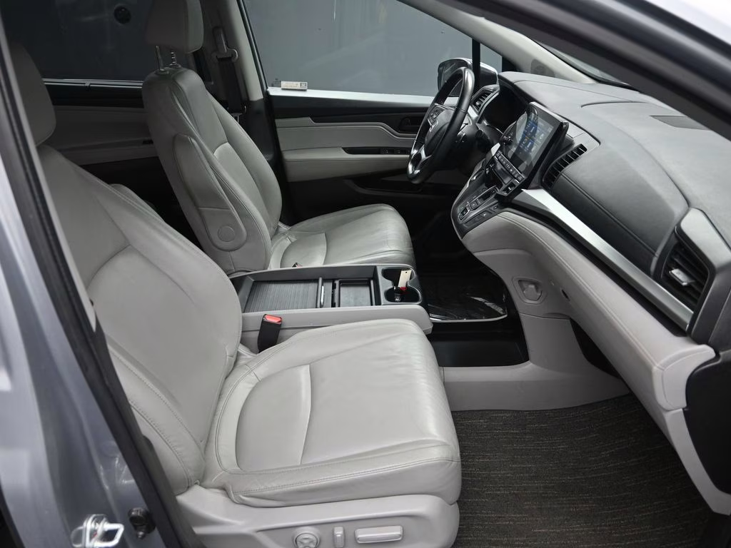 2021 Lunar Silver Metallic Honda Odyssey EX-L FWD Van