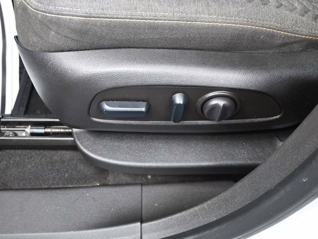 2022 Summit White Chevrolet Equinox LT FWD SUV