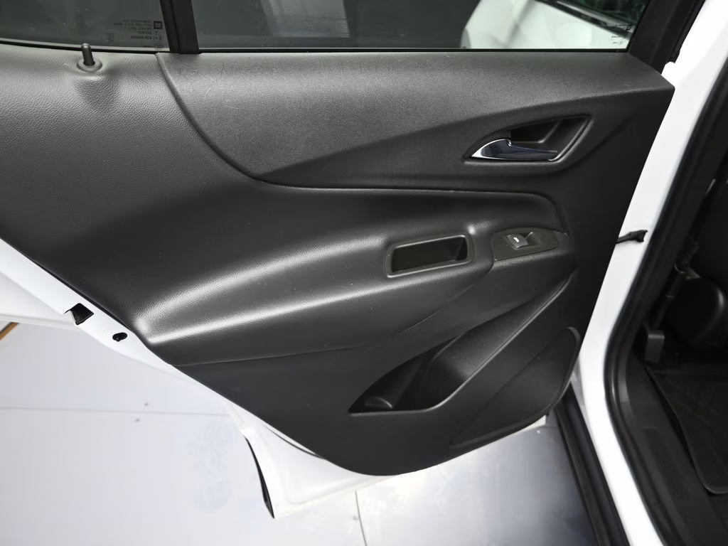 2022 Summit White Chevrolet Equinox LT FWD SUV