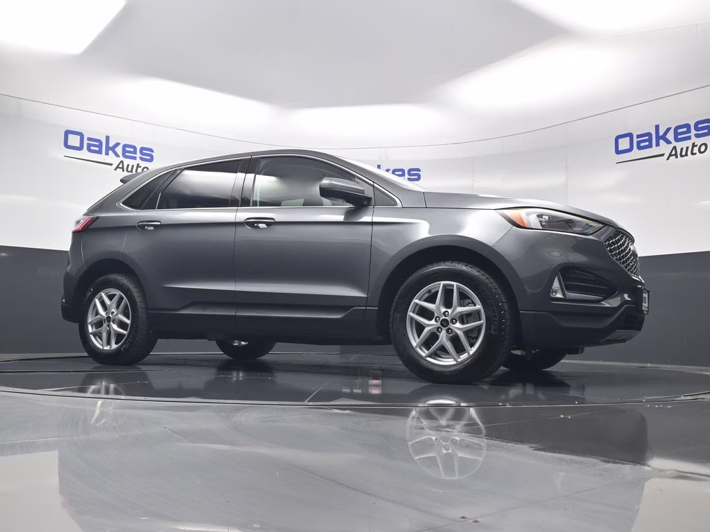 2024 Gray Metallic Ford Edge SEL AWD SUV
