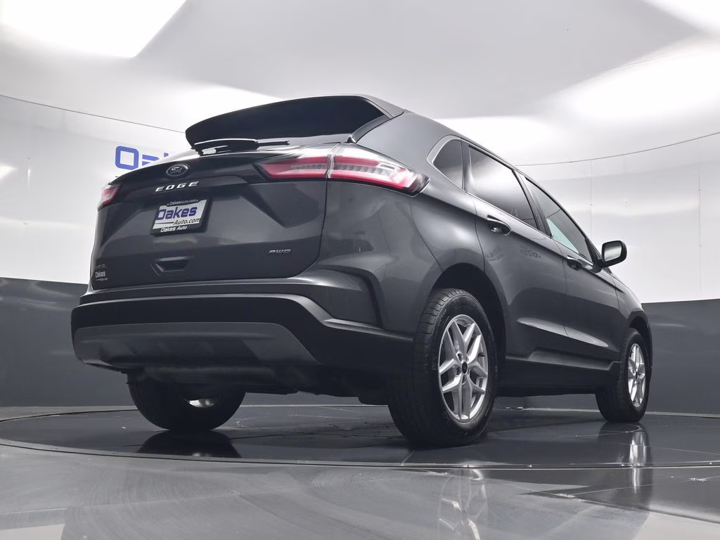 2024 Gray Metallic Ford Edge SEL AWD SUV
