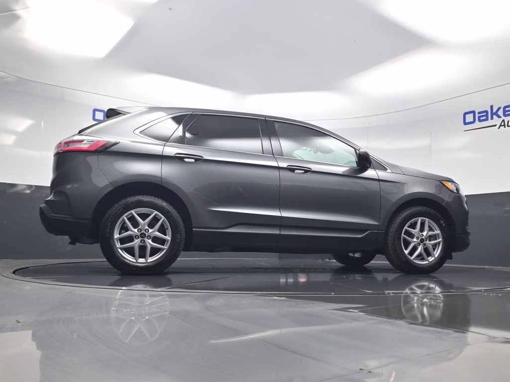2024 Gray Metallic Ford Edge SEL AWD SUV