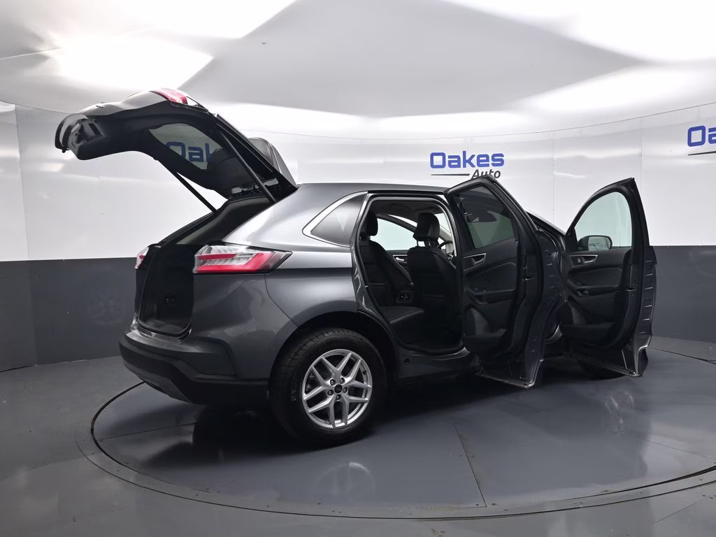 2024 Gray Metallic Ford Edge SEL AWD SUV