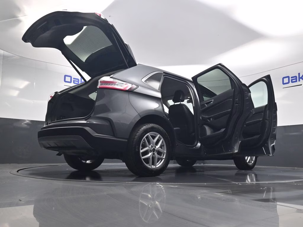 2024 Gray Metallic Ford Edge SEL AWD SUV