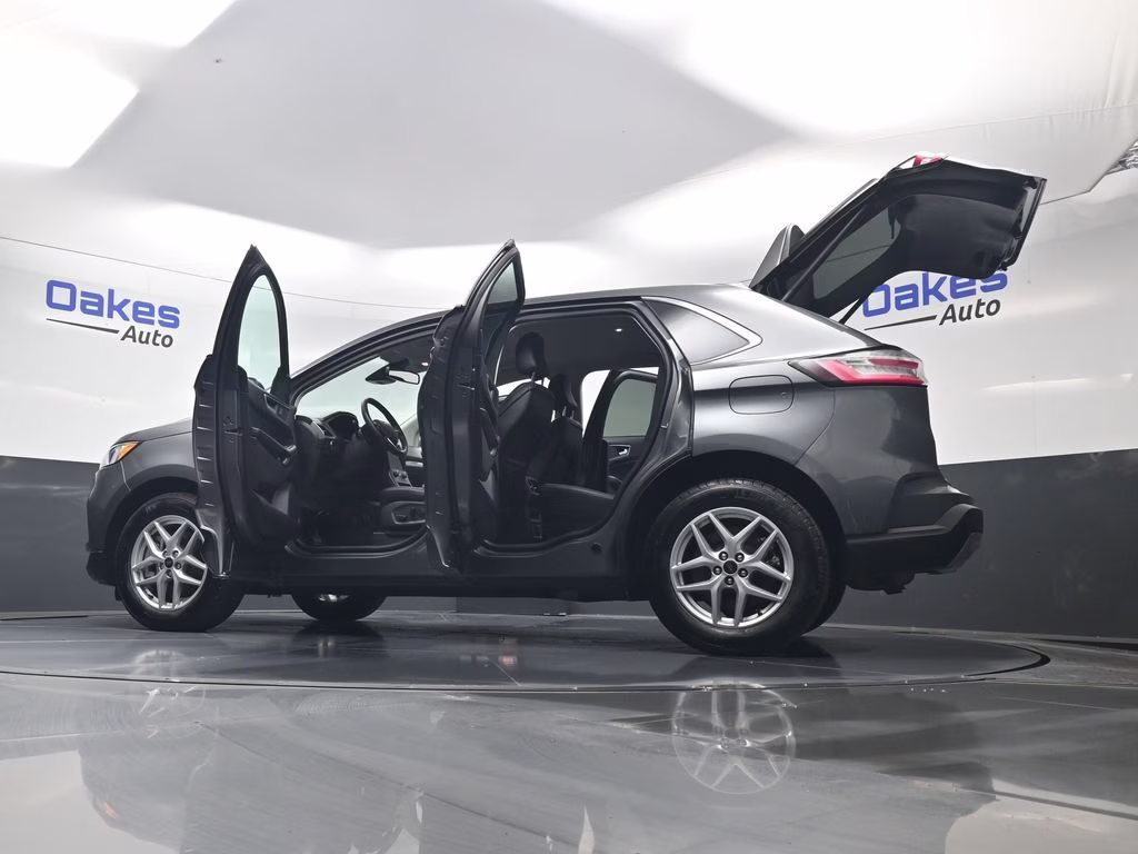2024 Gray Metallic Ford Edge SEL AWD SUV