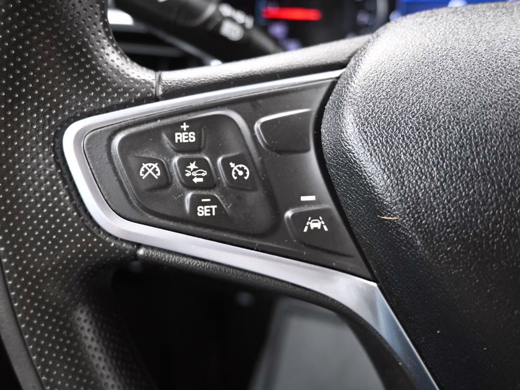 2022 Summit White Chevrolet Equinox LT FWD SUV