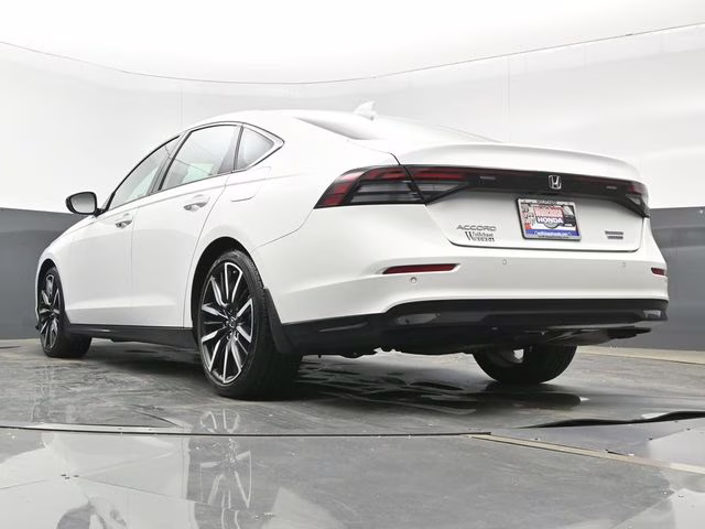 2023 Platinum White Pearl Honda Accord Hybrid Touring FWD Sedan