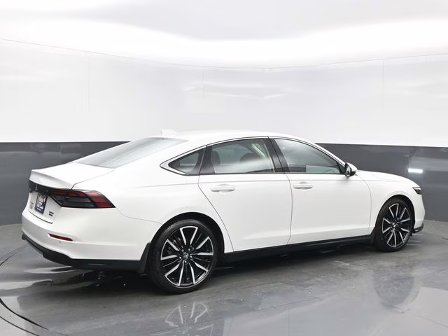 2023 Platinum White Pearl Honda Accord Hybrid Touring FWD Sedan