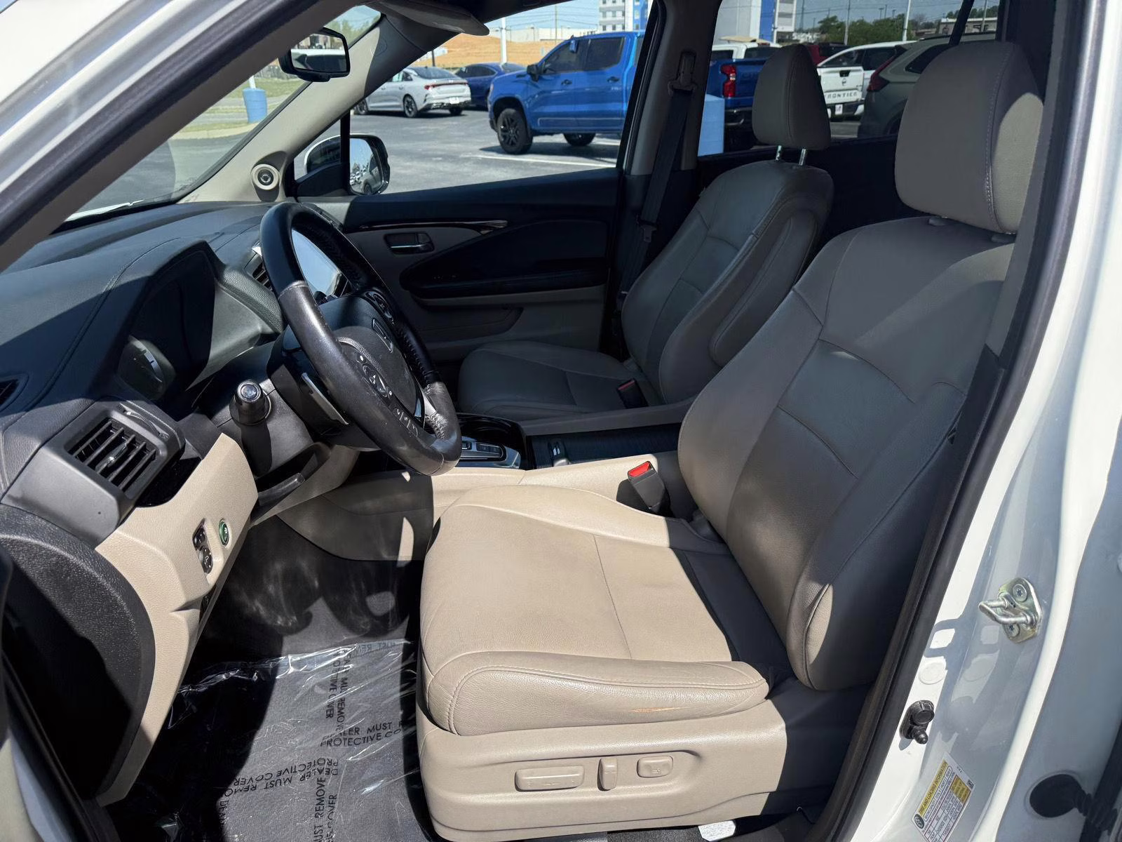 2018 White Diamond Pearl Honda Pilot Touring AWD SUV