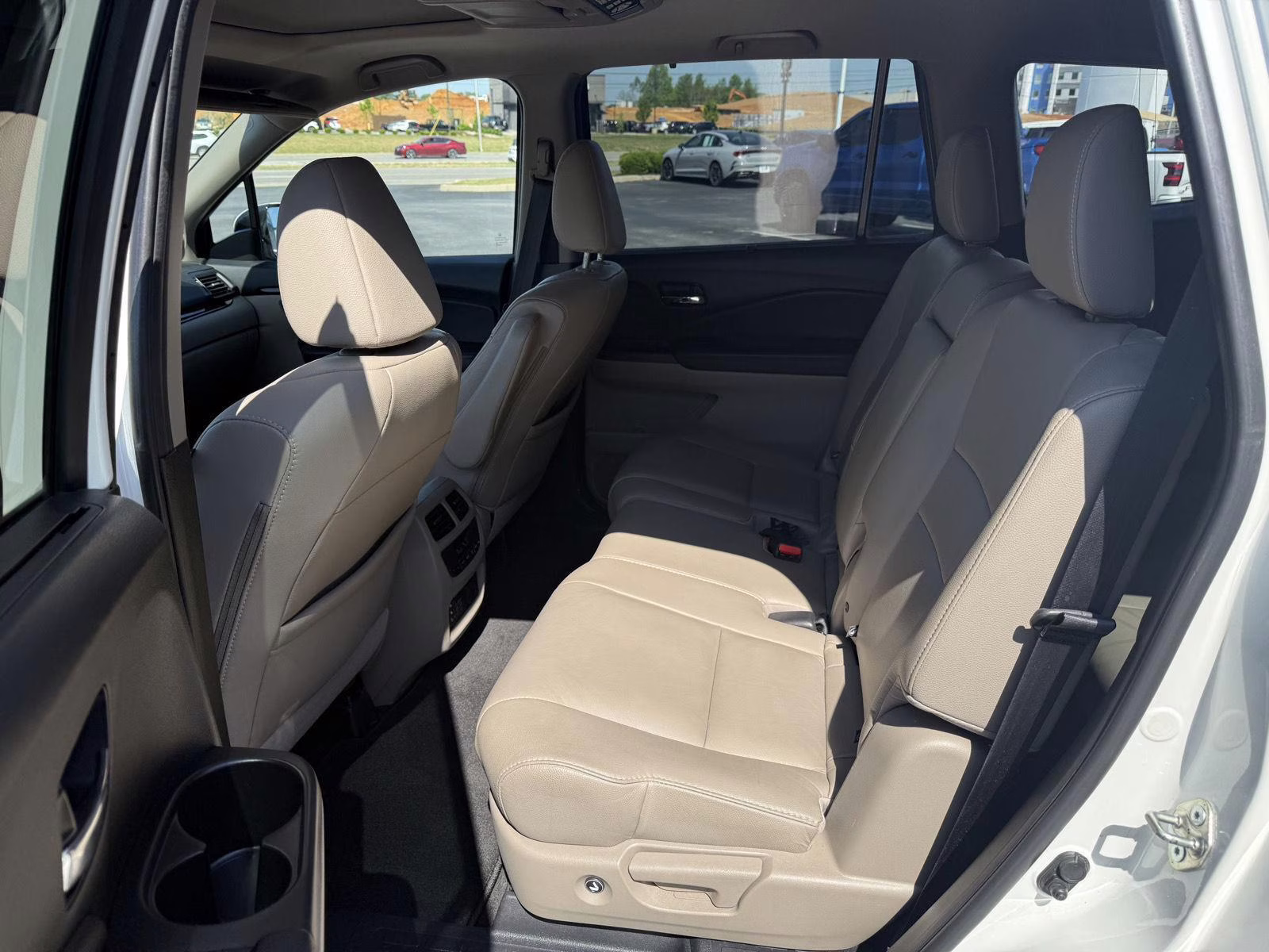 2018 White Diamond Pearl Honda Pilot Touring AWD SUV