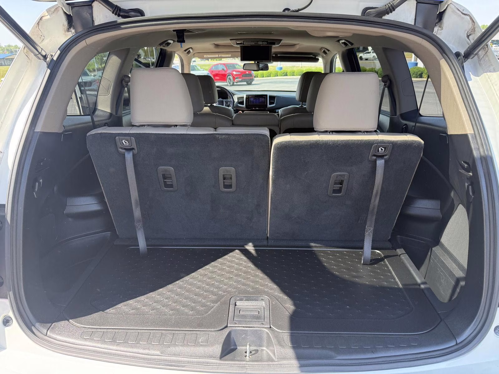 2018 White Diamond Pearl Honda Pilot Touring AWD SUV