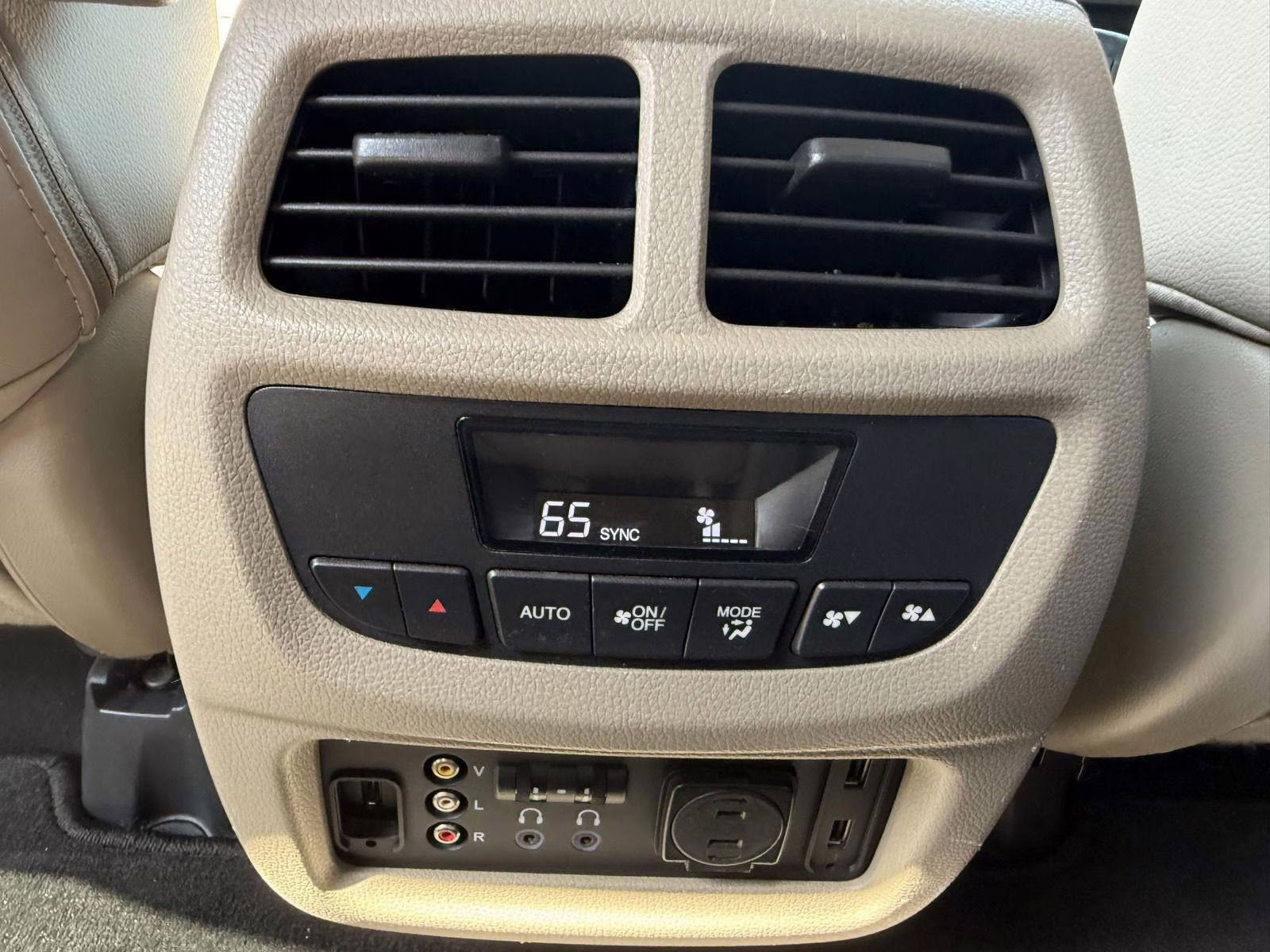 2018 White Diamond Pearl Honda Pilot Touring AWD SUV