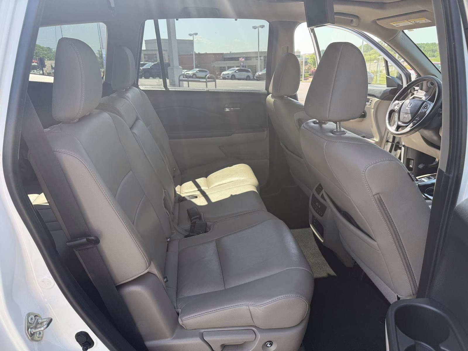 2018 White Diamond Pearl Honda Pilot Touring AWD SUV