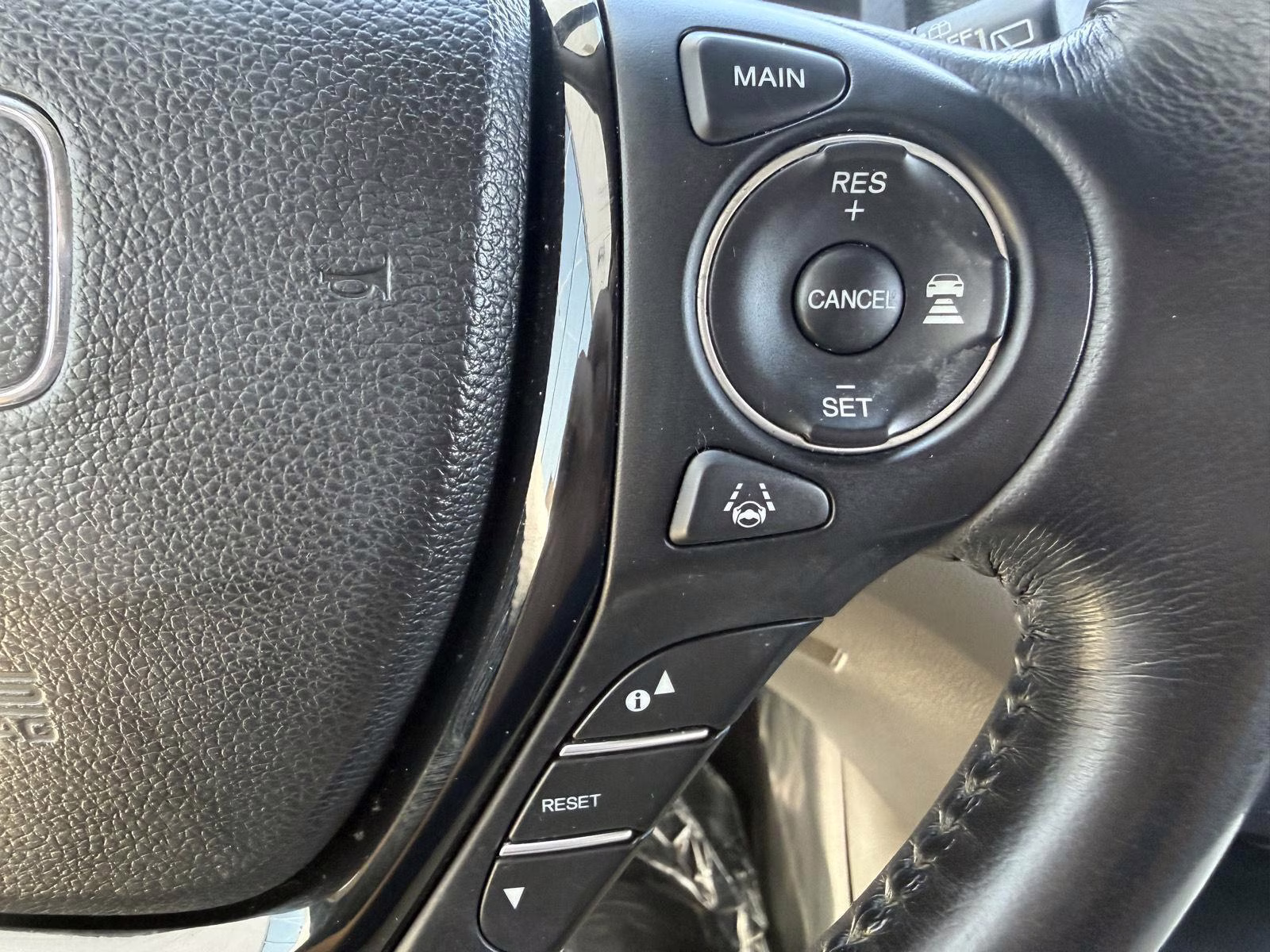 2018 White Diamond Pearl Honda Pilot Touring AWD SUV