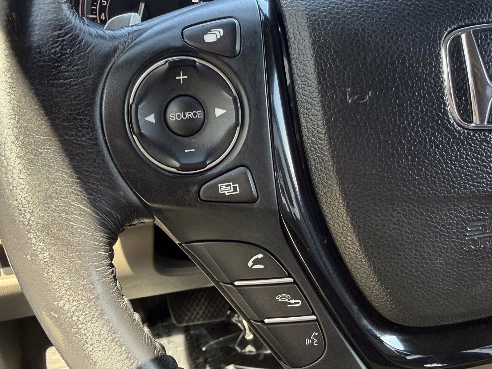 2018 White Diamond Pearl Honda Pilot Touring AWD SUV