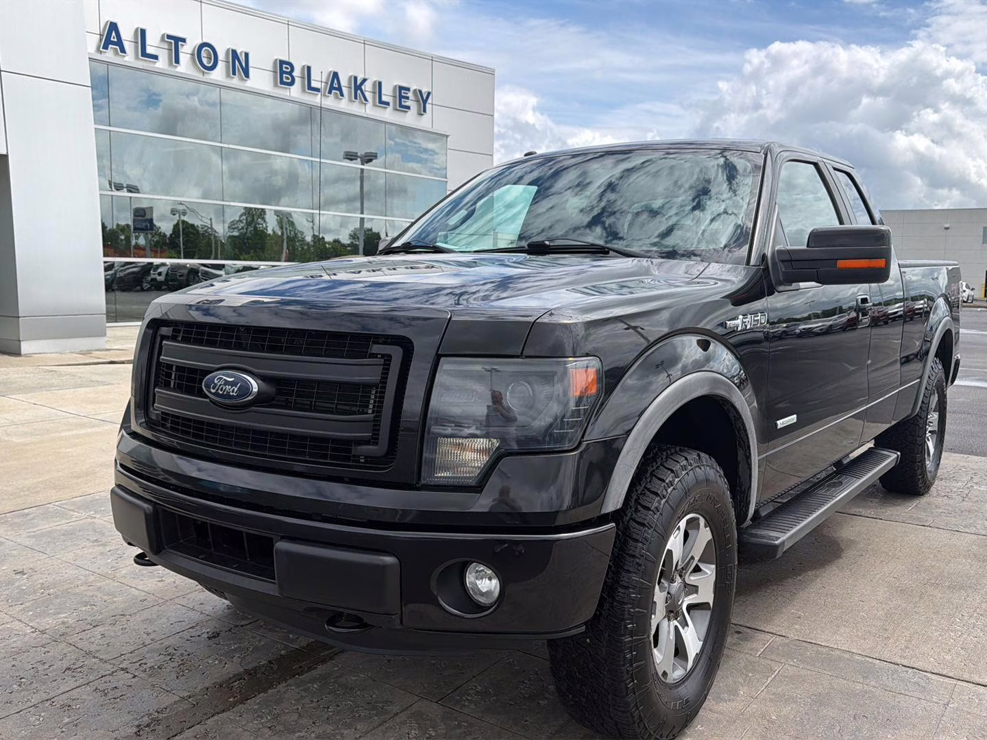 2014 Tuxedo Black Metallic Ford F-150 4WD SUPERCAB 145  XLT 4X4