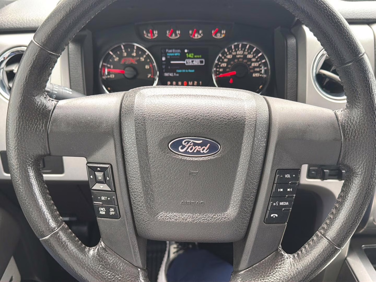 2014 Tuxedo Black Metallic Ford F-150 4WD SUPERCAB 145  XLT 4X4