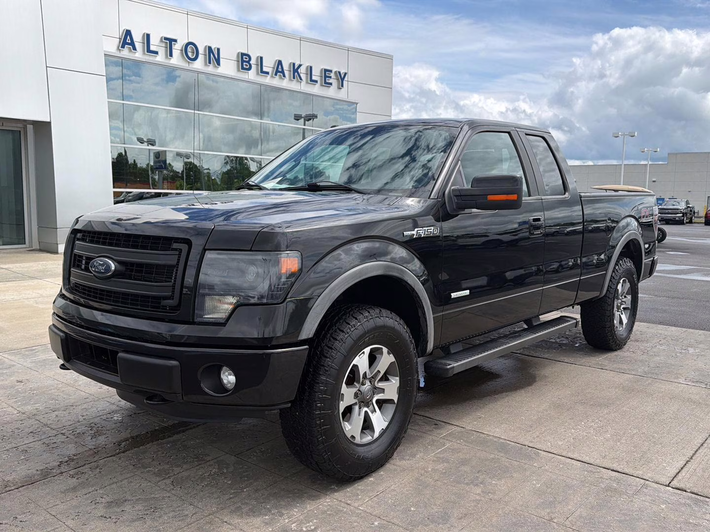 2014 Tuxedo Black Metallic Ford F-150 4WD SUPERCAB 145  XLT 4X4