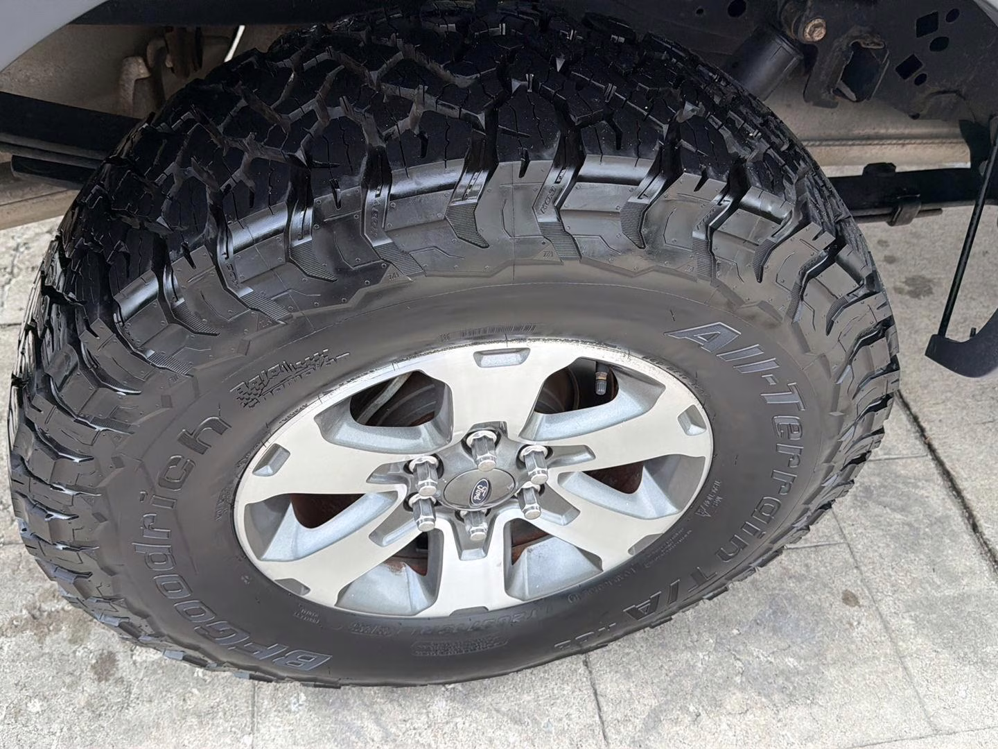 2014 Tuxedo Black Metallic Ford F-150 4WD SUPERCAB 145  XLT 4X4