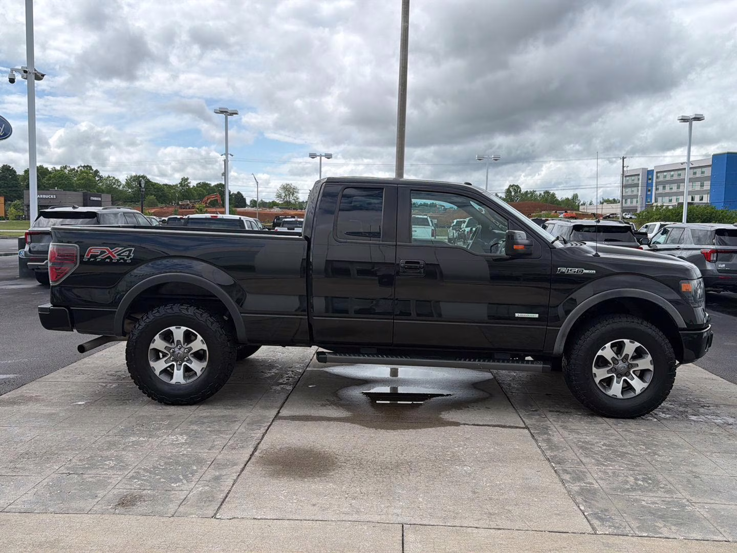 2014 Tuxedo Black Metallic Ford F-150 4WD SUPERCAB 145  XLT 4X4