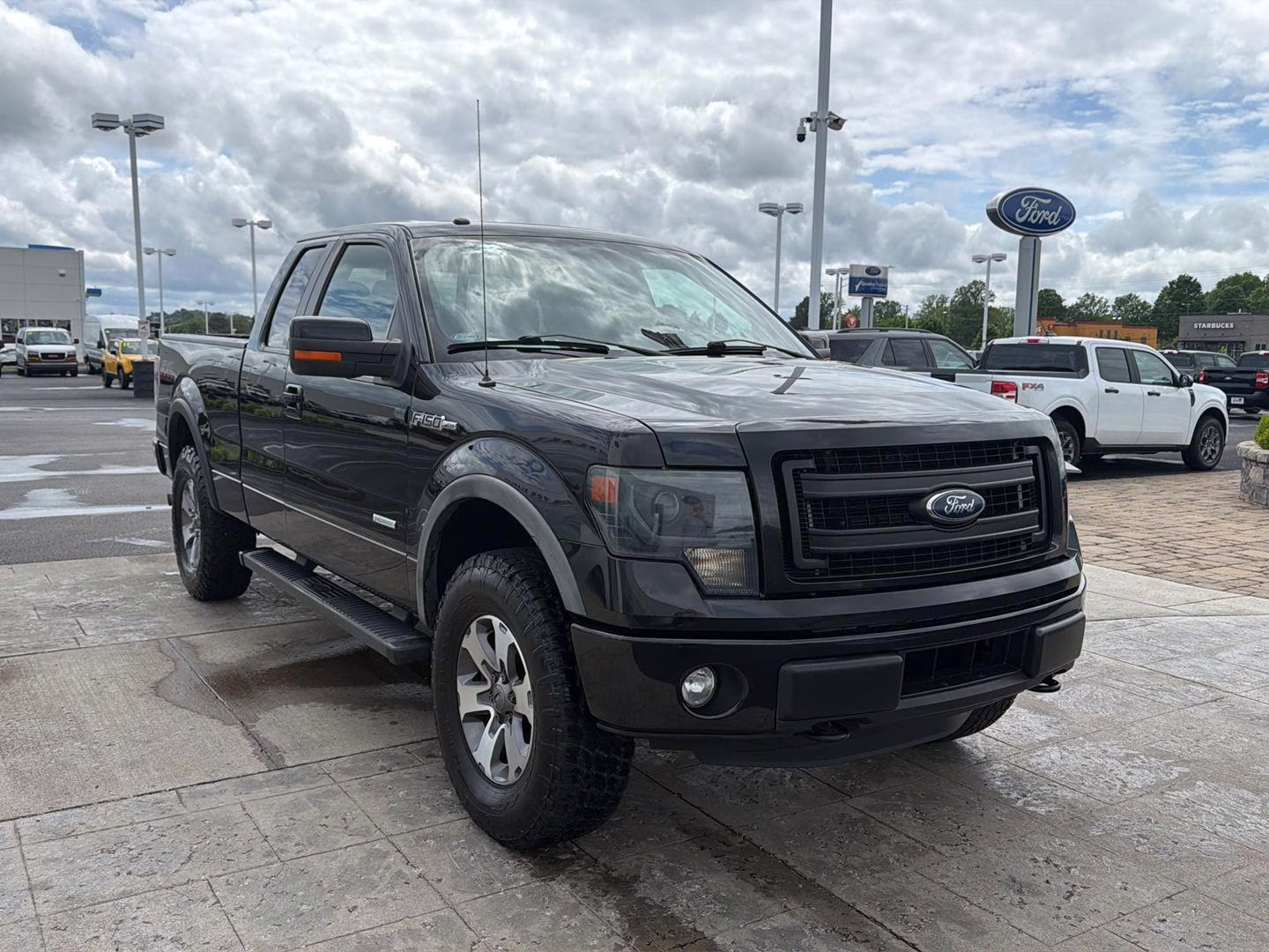 2014 Tuxedo Black Metallic Ford F-150 4WD SUPERCAB 145  XLT 4X4