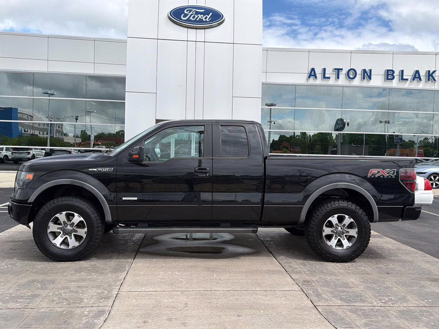 2014 Tuxedo Black Metallic Ford F-150 4WD SUPERCAB 145  XLT 4X4