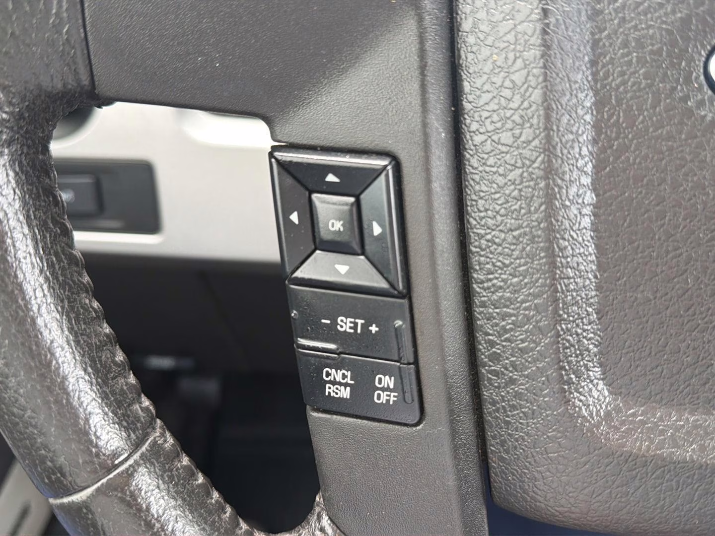 2014 Tuxedo Black Metallic Ford F-150 4WD SUPERCAB 145  XLT 4X4