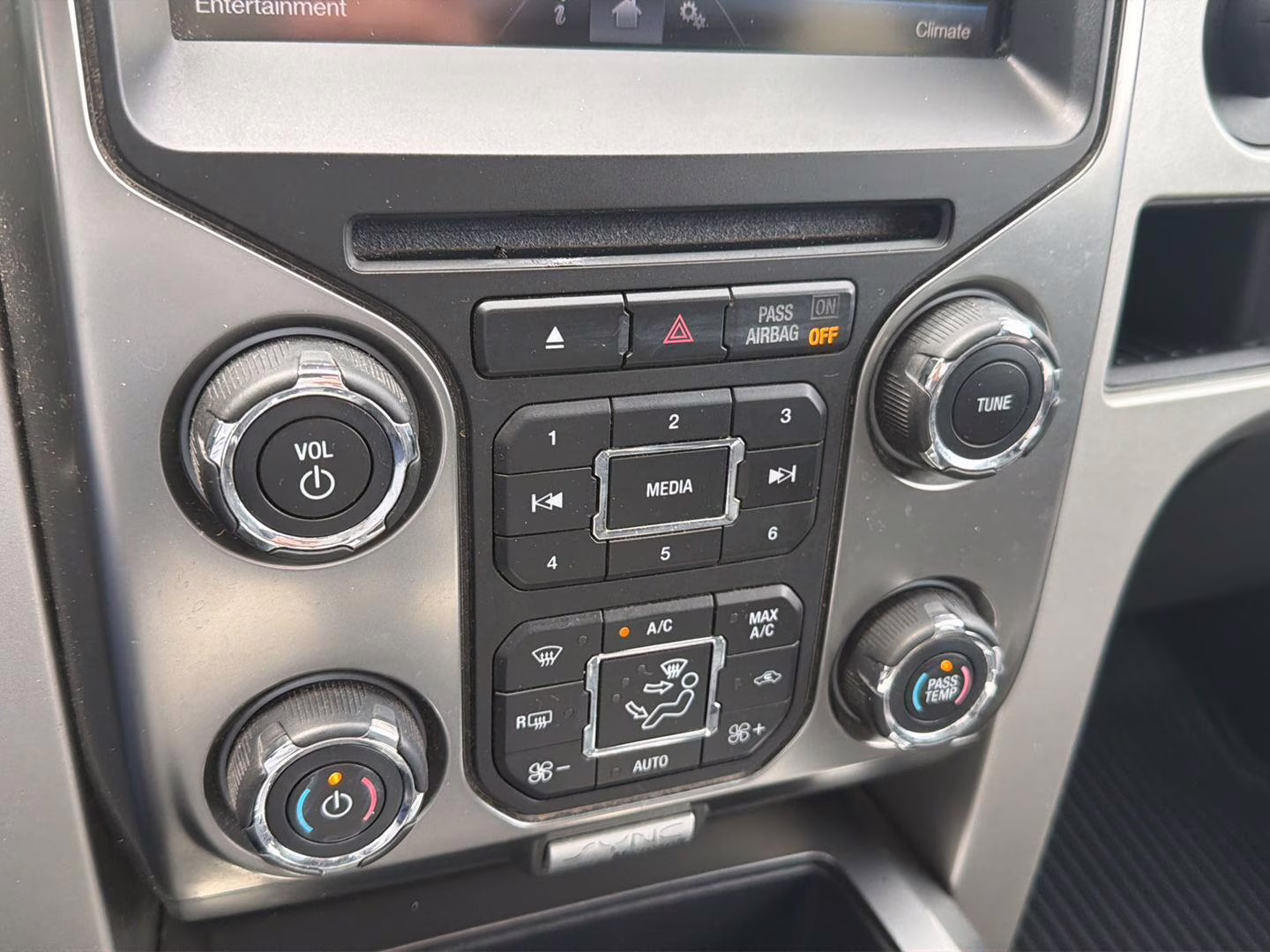 2014 Tuxedo Black Metallic Ford F-150 4WD SUPERCAB 145  XLT 4X4