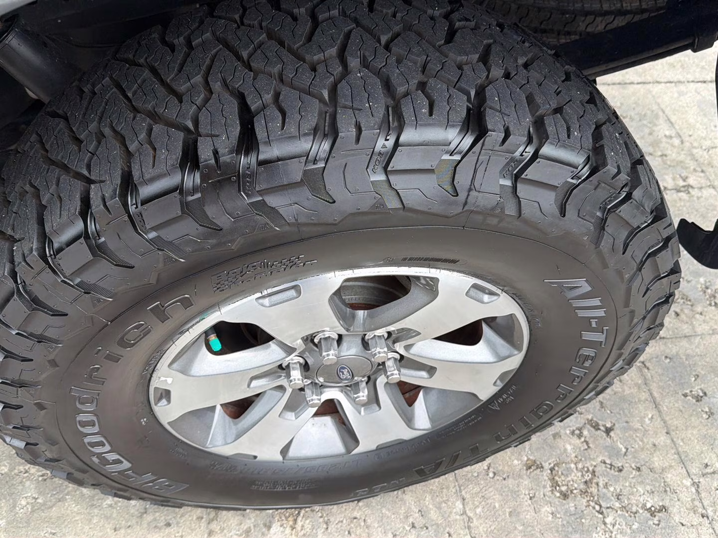 2014 Tuxedo Black Metallic Ford F-150 4WD SUPERCAB 145  XLT 4X4